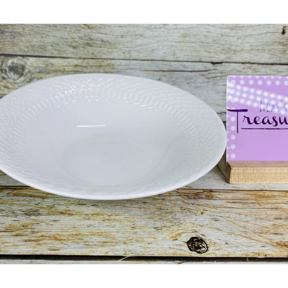 Livingquarters LIQ10 White Embossed Basketweave Lines 9" Round Serving Bowl